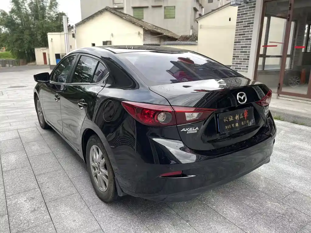 Mazda Mazda3 3 2016 1.5L AT Luxury