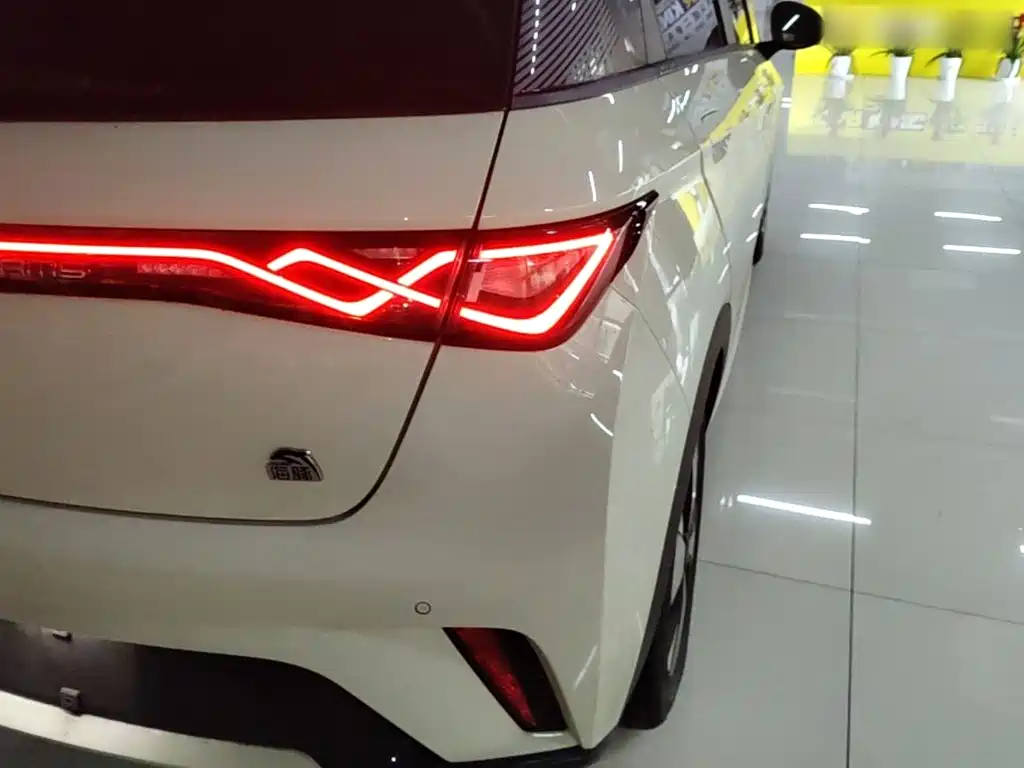 BYD Dolphin — миниатюра 8