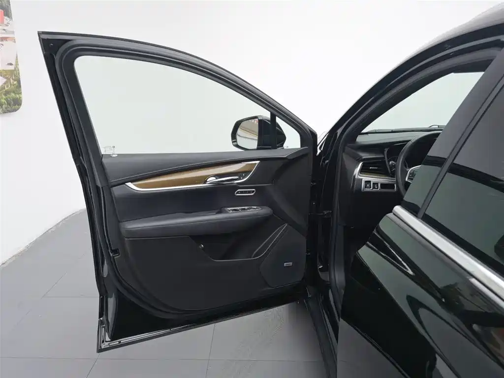 Cadillac XT5 2016 28T Lead