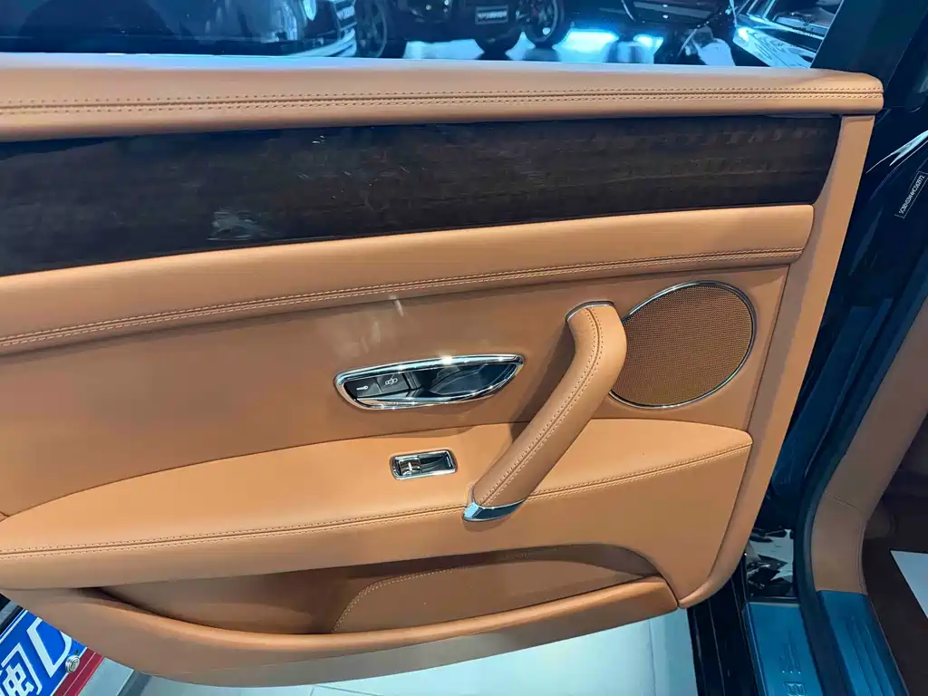 Bentley Flying Spur — миниатюра 16