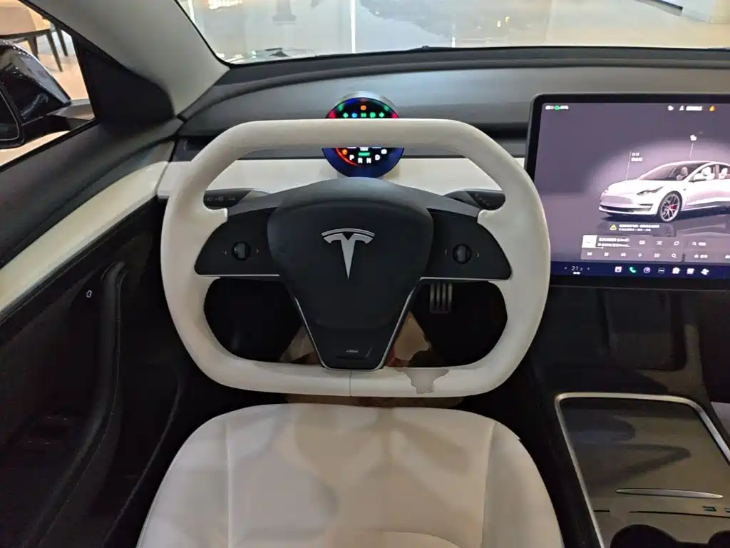 Tesla Model 3 — миниатюра 11