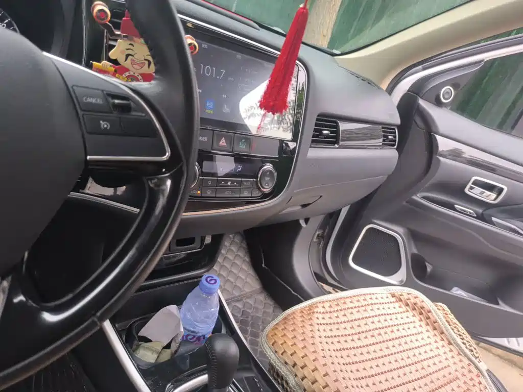 Mitsubishi Outlander — миниатюра 15