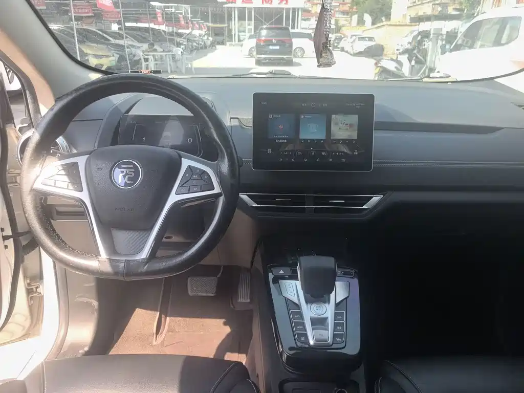 BYD Yuan EV — миниатюра 6