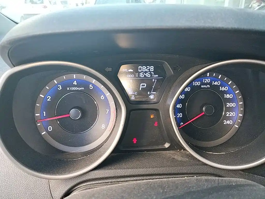 Hyundai Elantra Langdong — миниатюра 12
