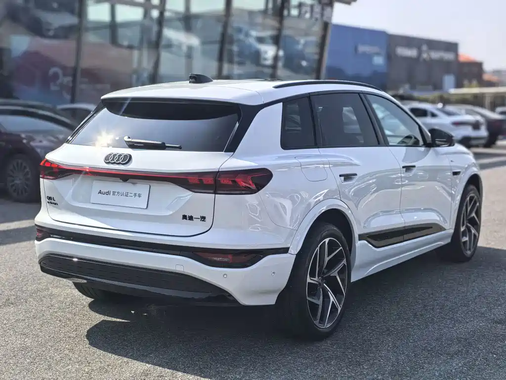 Audi Q6L e-tron — миниатюра 11