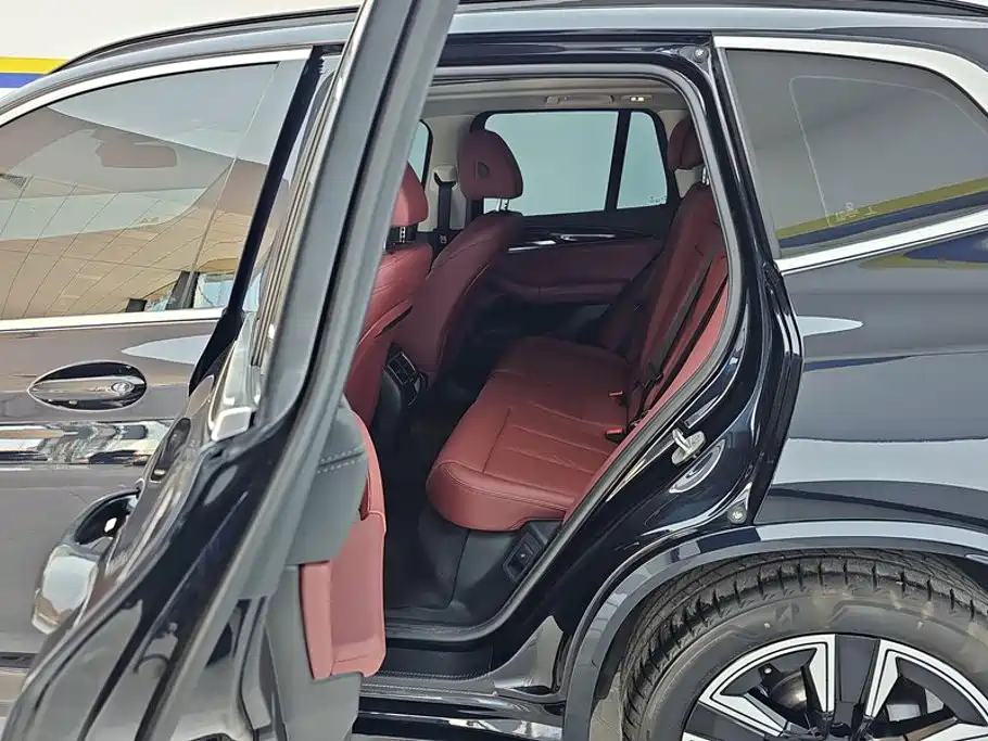 BMW iX3 — миниатюра 11