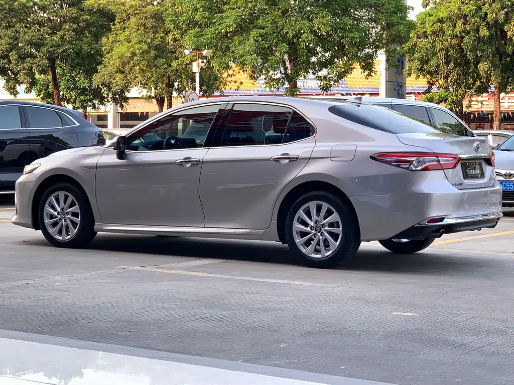 TOYOTA CAMRY
