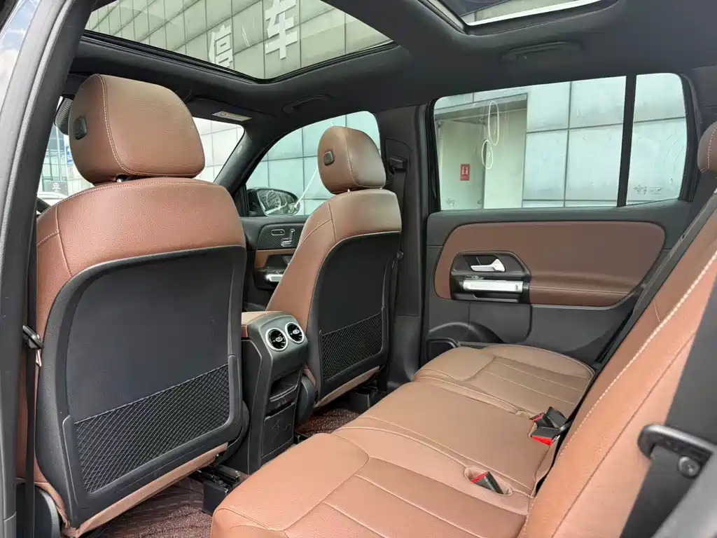 Mercedes-Benz GLB — миниатюра 8