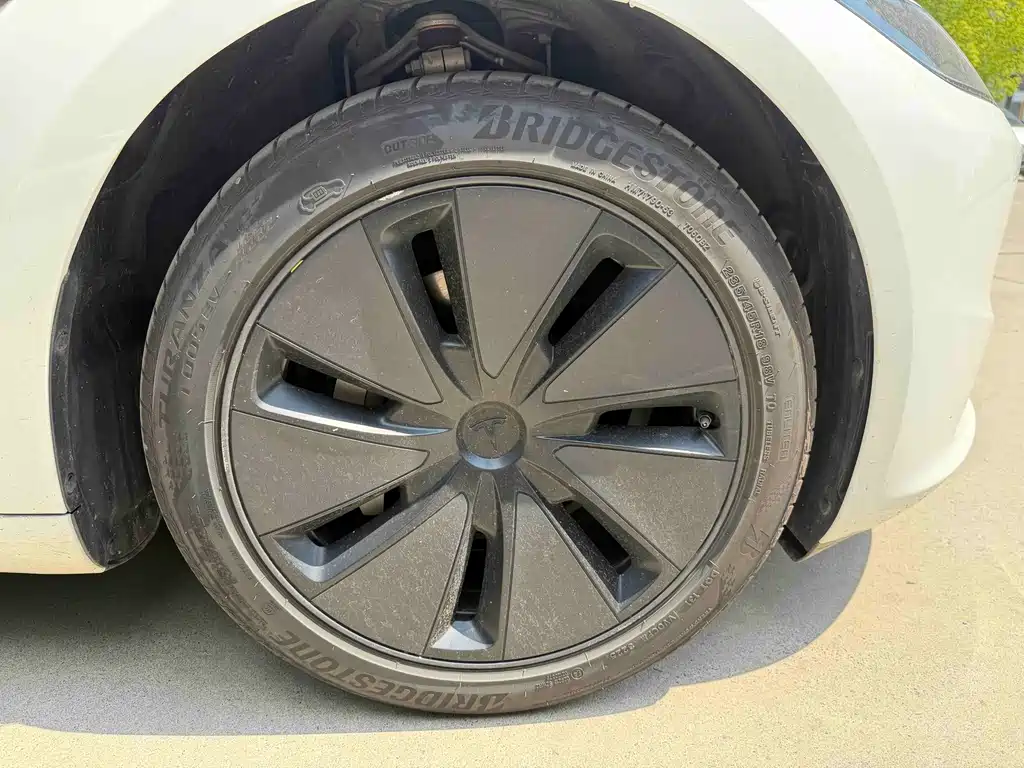 Tesla Model 3 — миниатюра 8