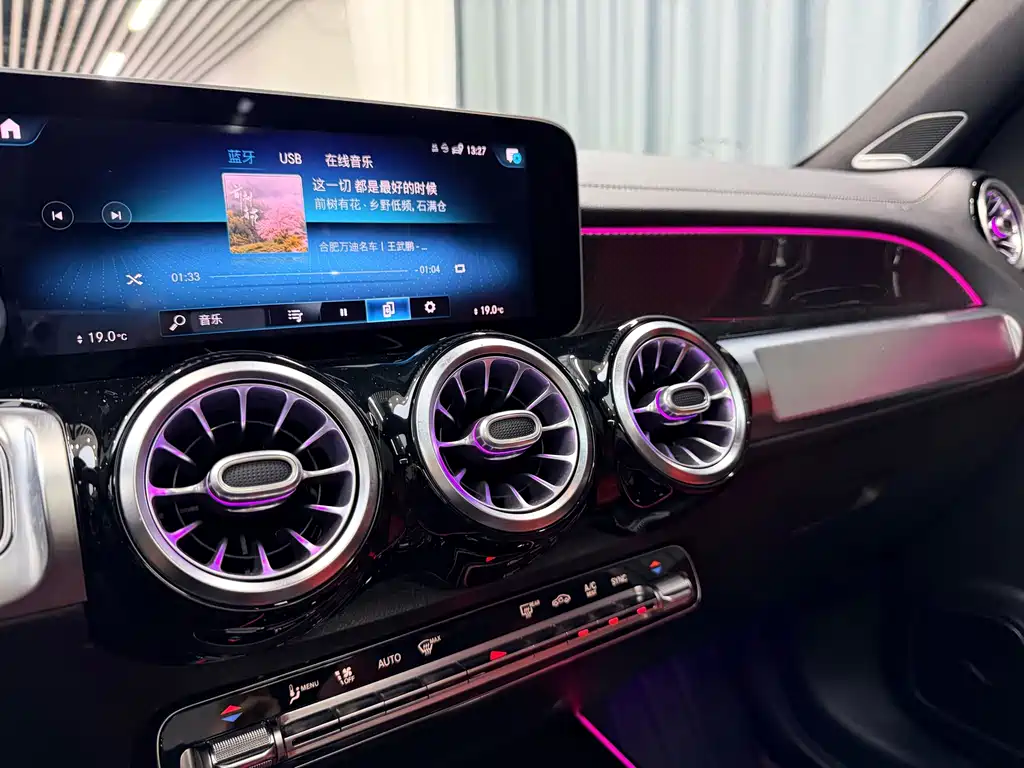 Mercedes-Benz GLB AMG — миниатюра 17