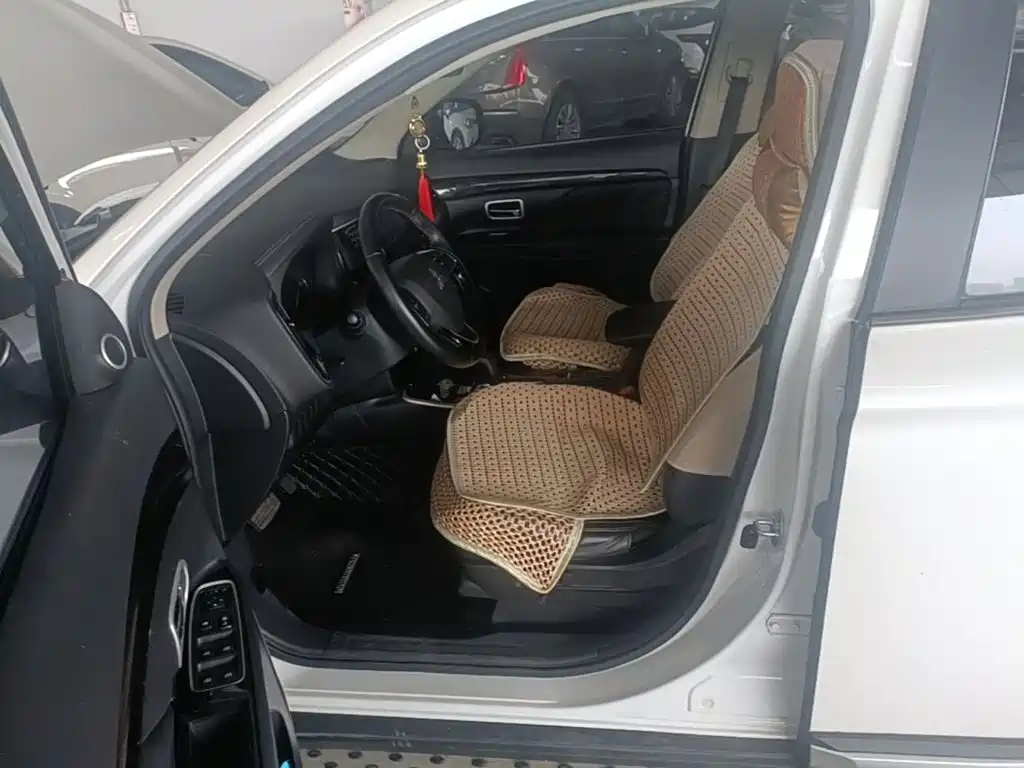 Mitsubishi Outlander — миниатюра 18