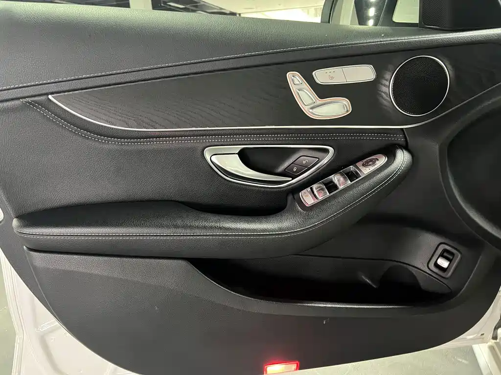 Mercedes-Benz C-Class — миниатюра 13