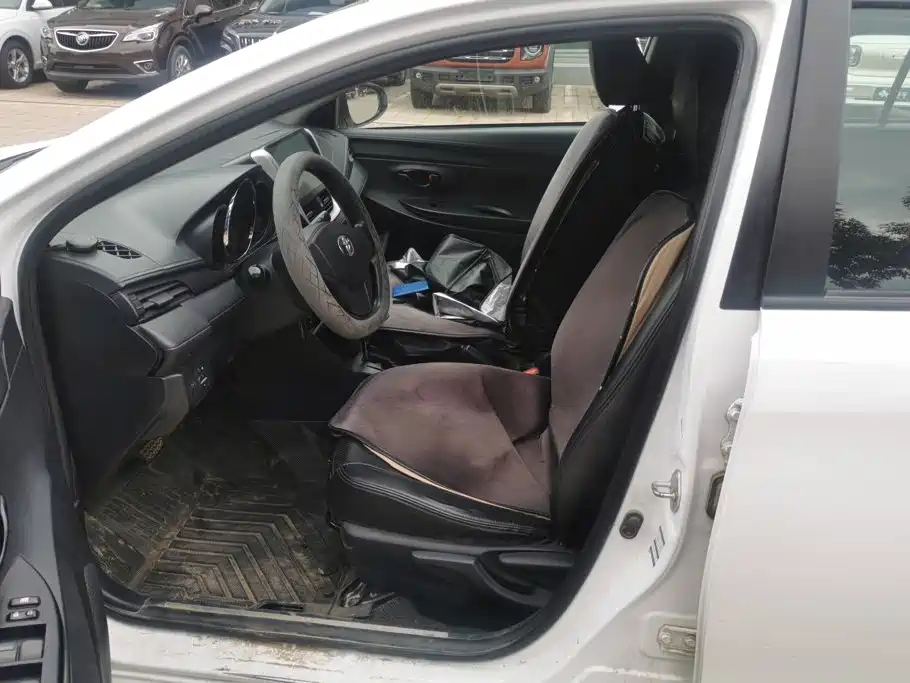 Toyota Yaris L — миниатюра 9