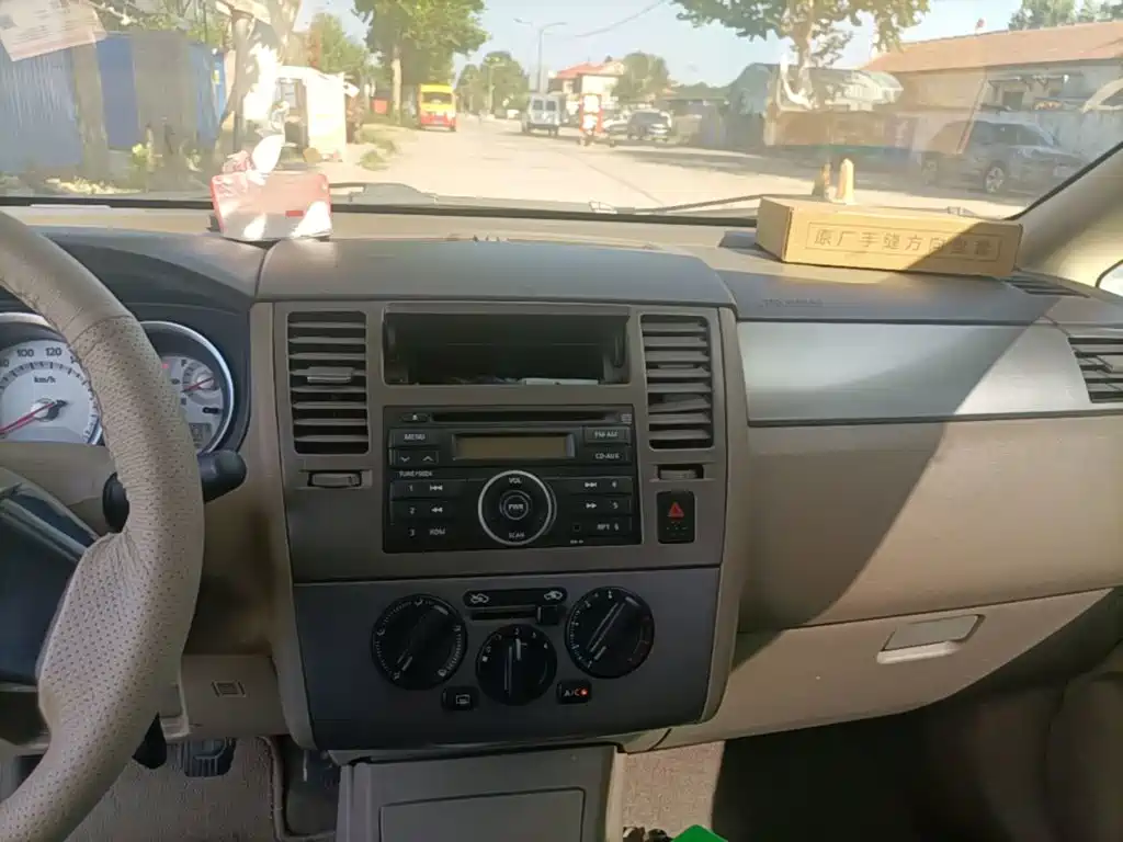 Nissan Tiida — миниатюра 13