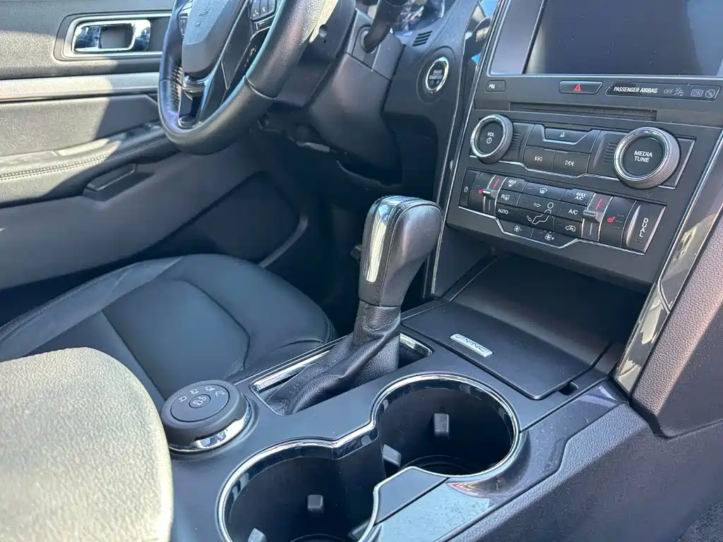 Ford Explorer (Import) — миниатюра 19