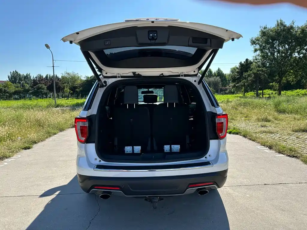 Ford Explorer (Import) — миниатюра 8