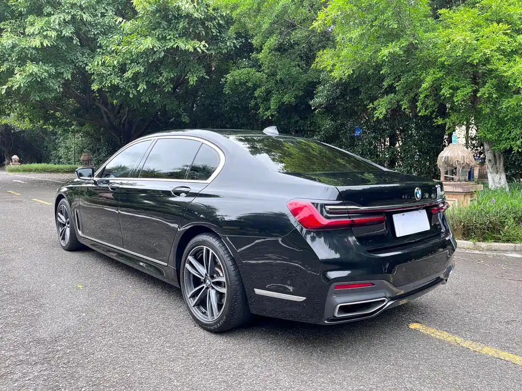 BMW 7 Series — миниатюра 6
