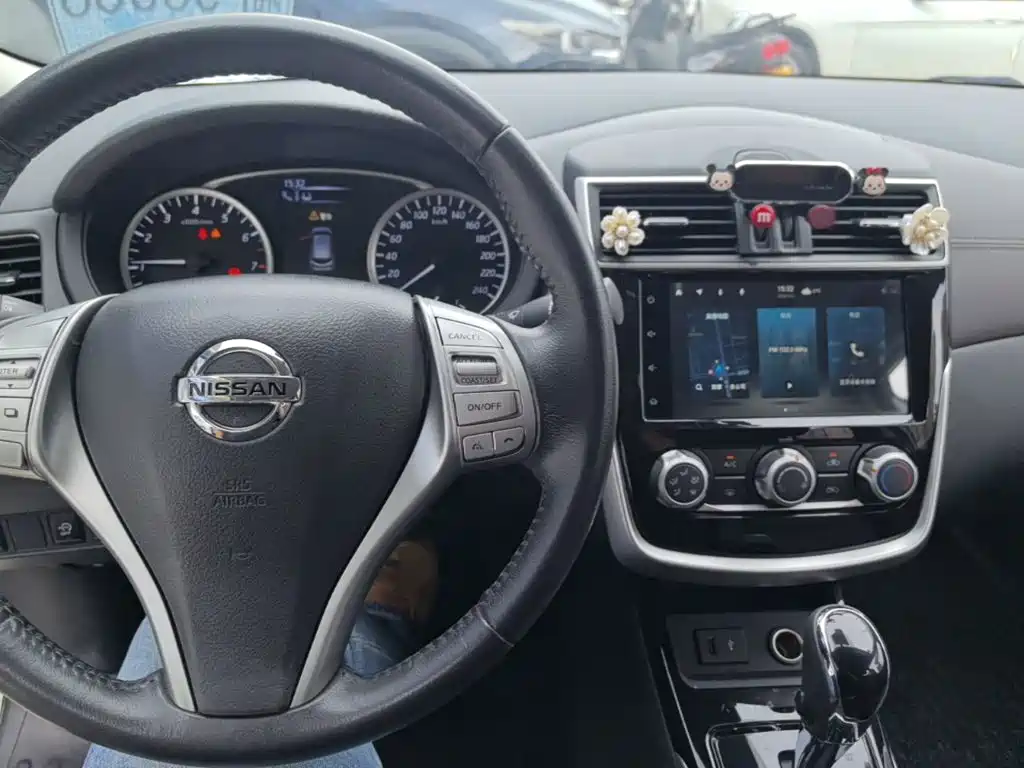 Nissan Tiida — миниатюра 10