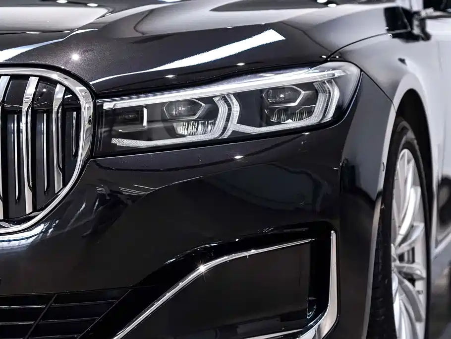 BMW 7 Series — миниатюра 10
