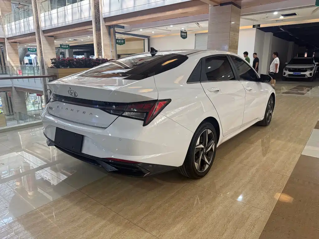 Hyundai Elantra — миниатюра 2