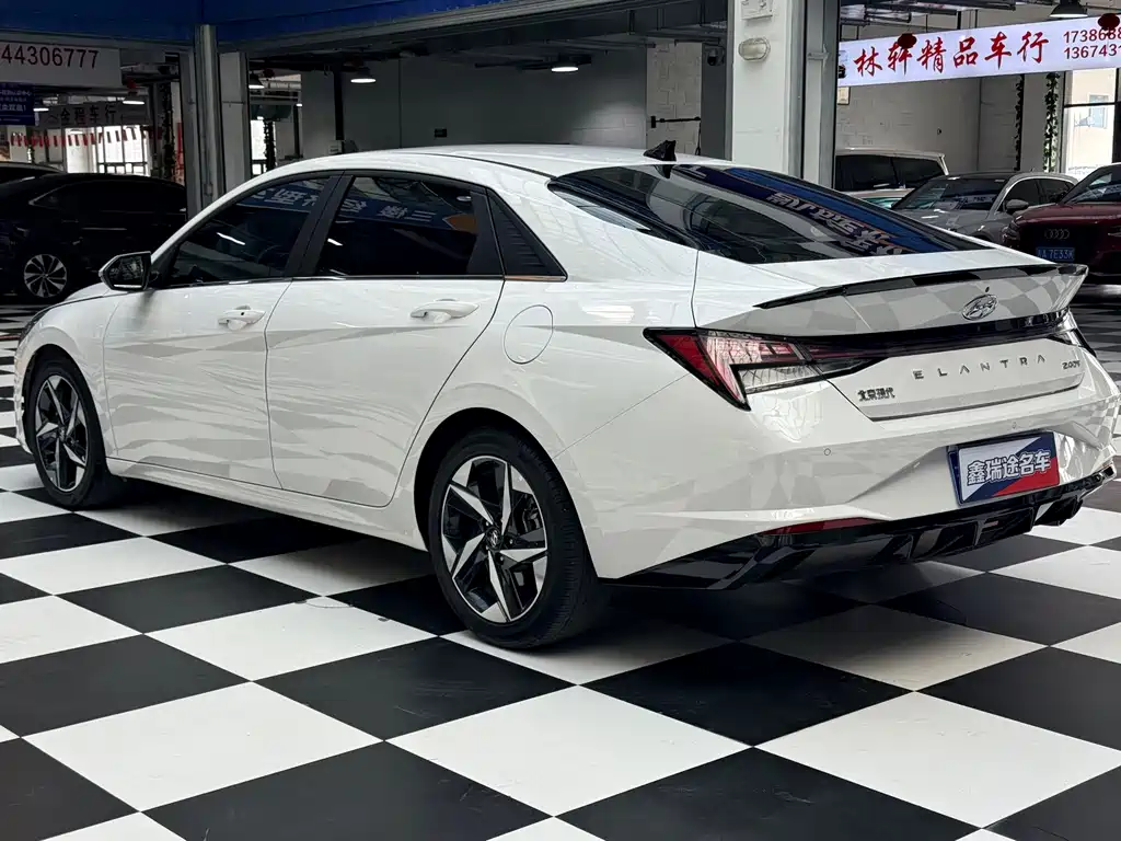 Hyundai Elantra — миниатюра 6