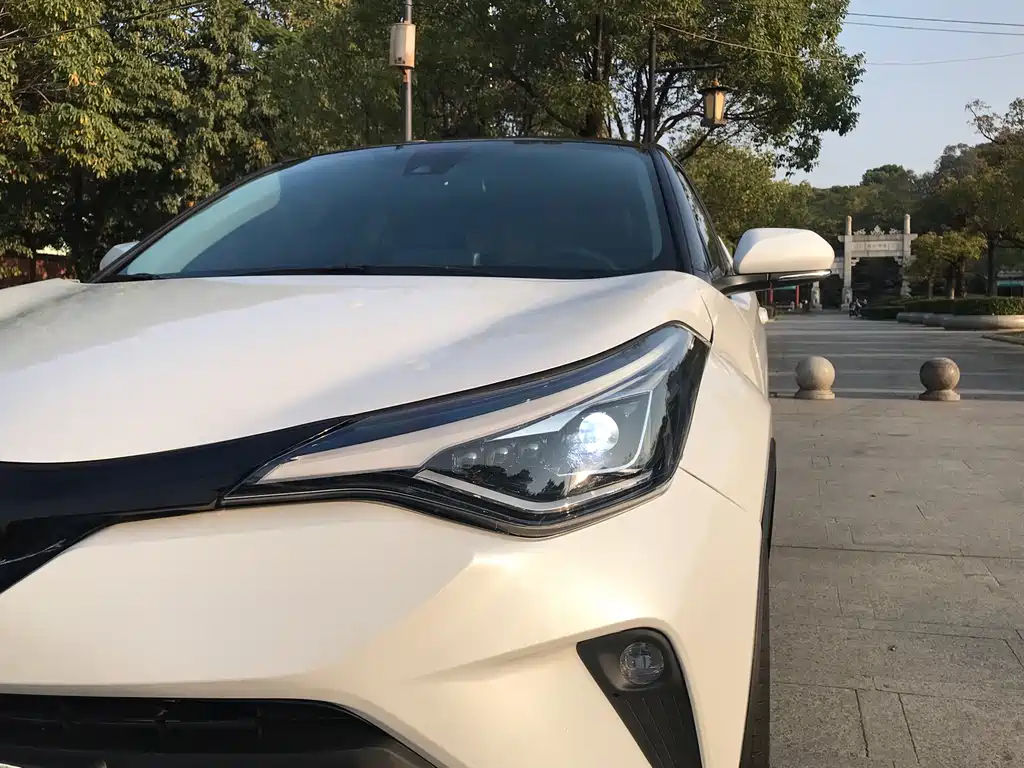 Toyota C-HR 2.0L Luxury Edition, фото 10