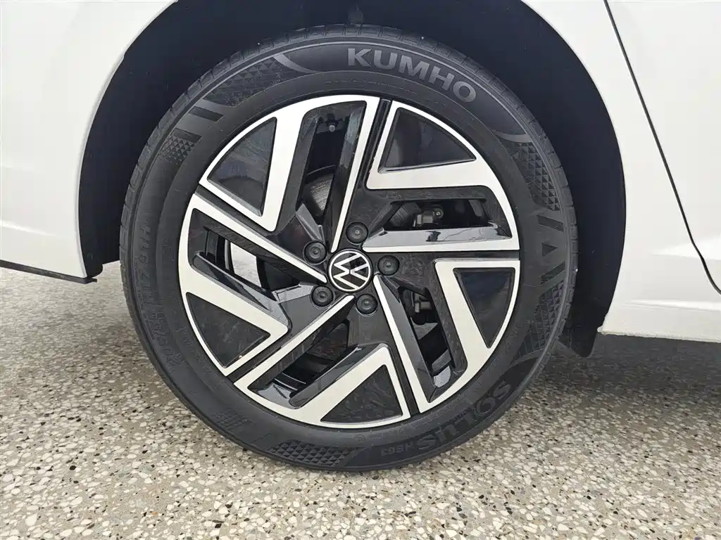 Volkswagen Sagitar 2025 300TSI DSG