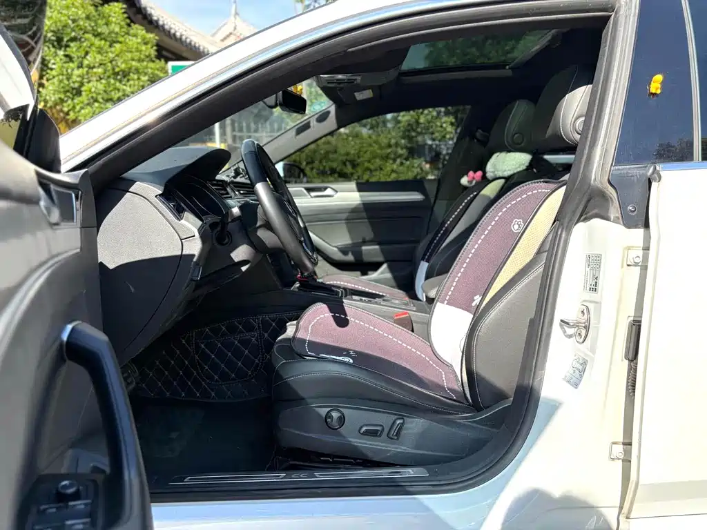 Volkswagen CC - фото 9