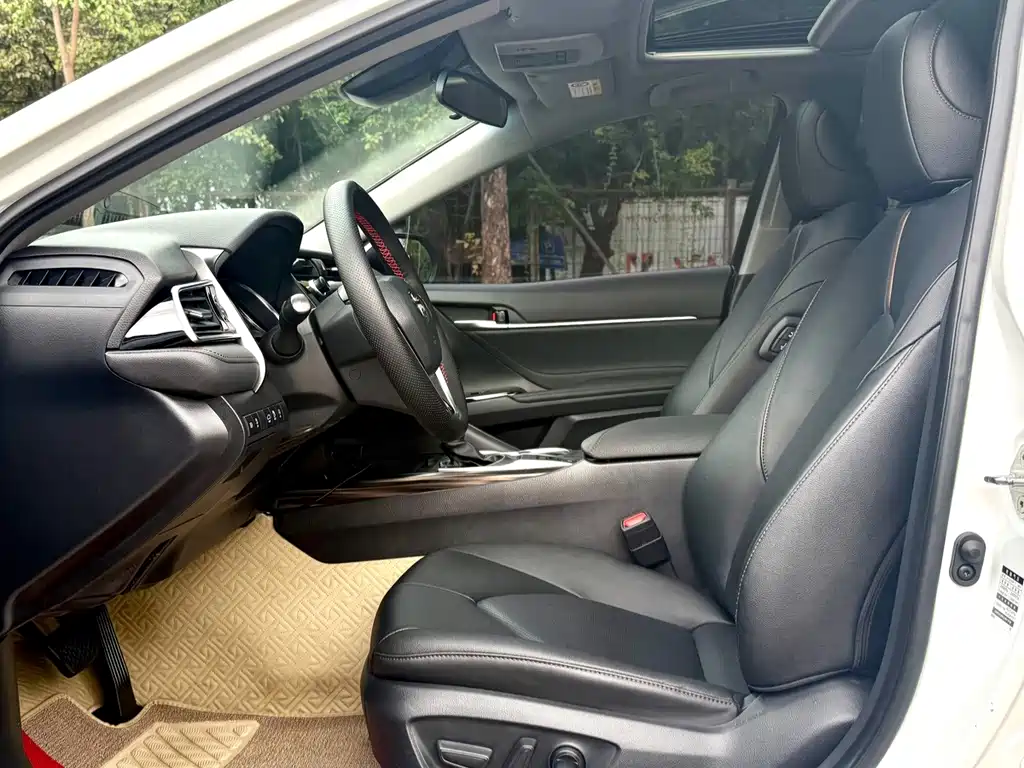Toyota Camry — миниатюра 8