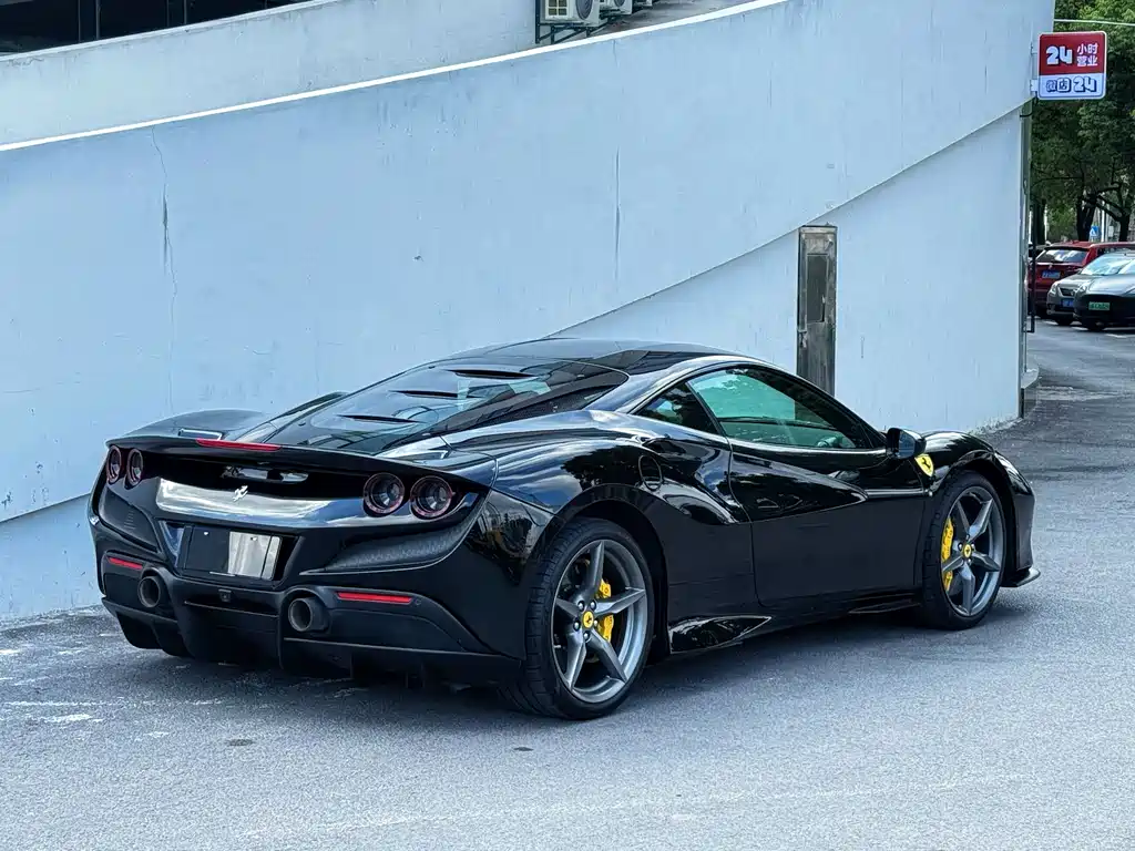 Ferrari F8 — миниатюра 2