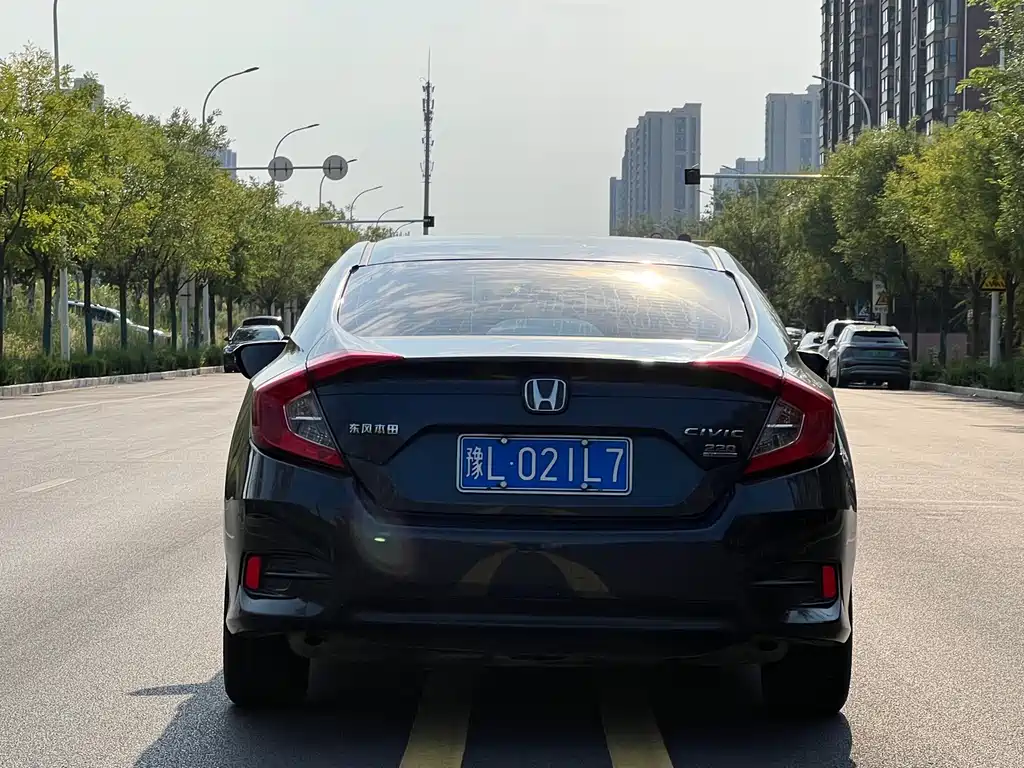 Honda Civic — миниатюра 4