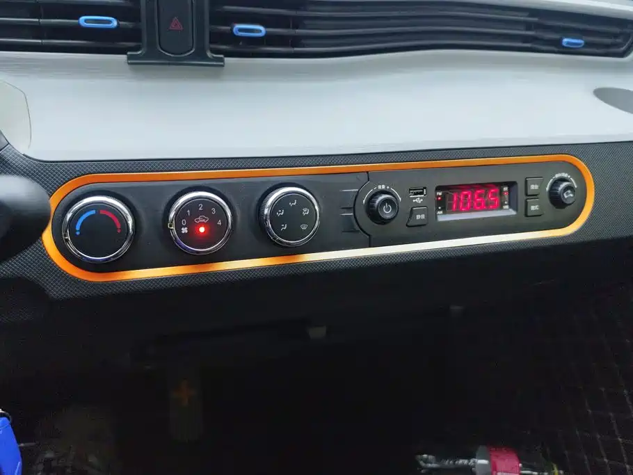 Wuling MINIEV — миниатюра 13
