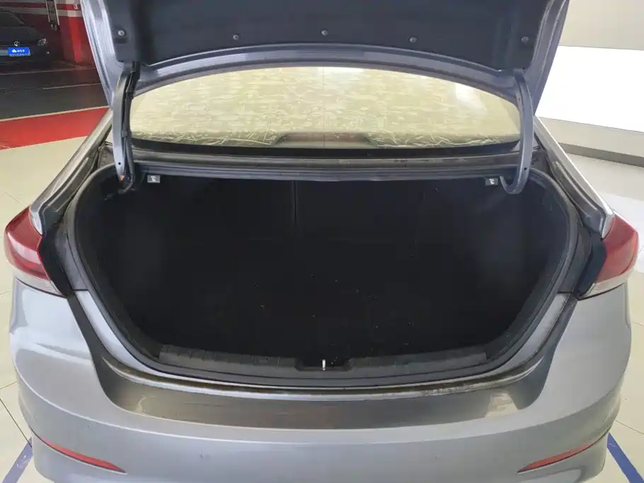 Hyundai Elantra — миниатюра 4