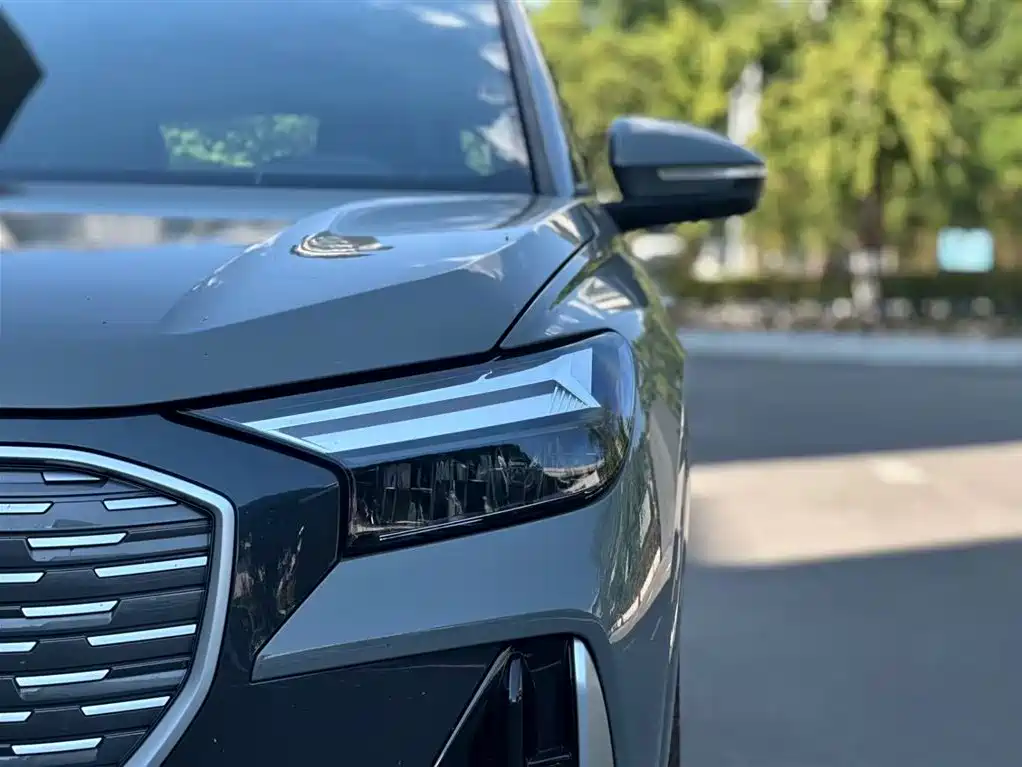 Audi Q4 e-tron — миниатюра 4