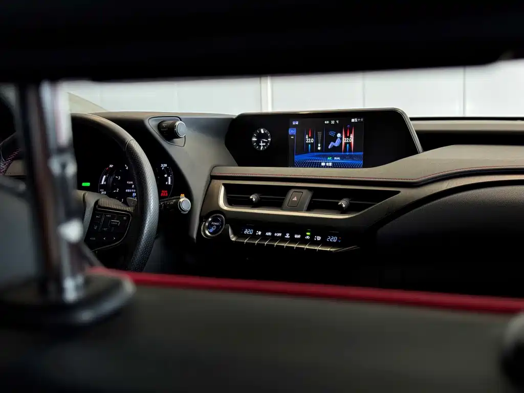 Lexus UX — миниатюра 12