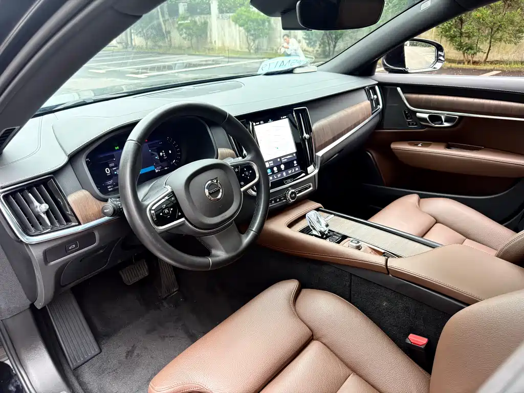 Volvo S90 2025 B5 Luxury