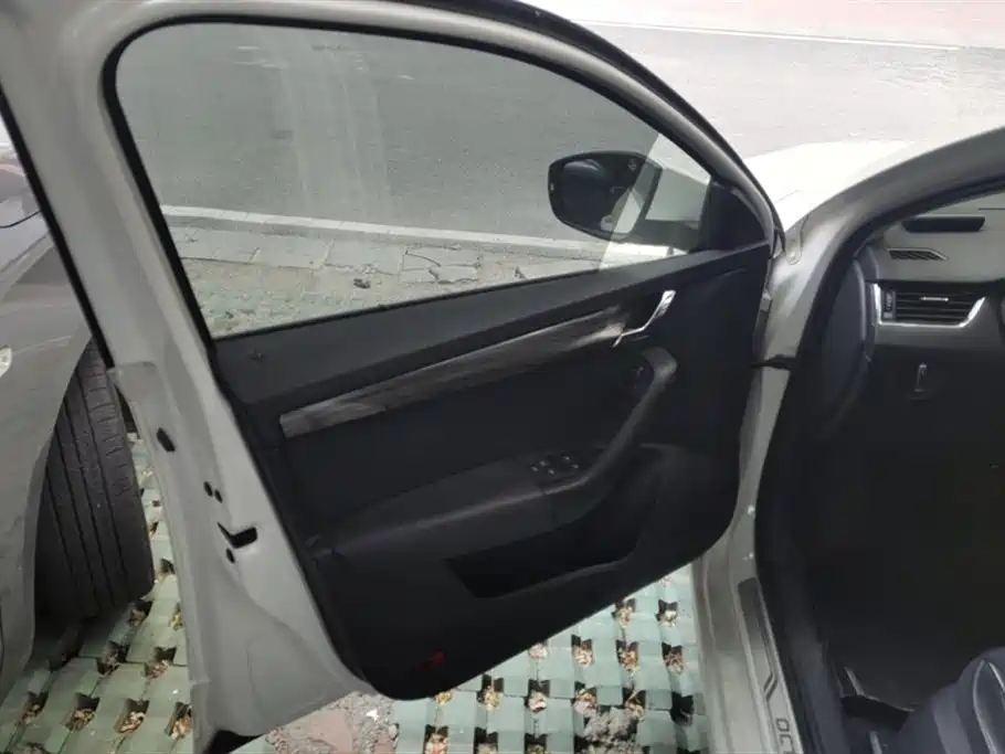 Skoda Octavia 2017 1.6L AT