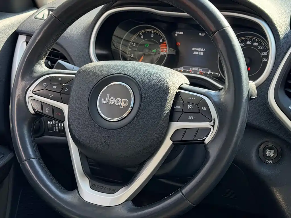 Jeep Cherokee — миниатюра 17
