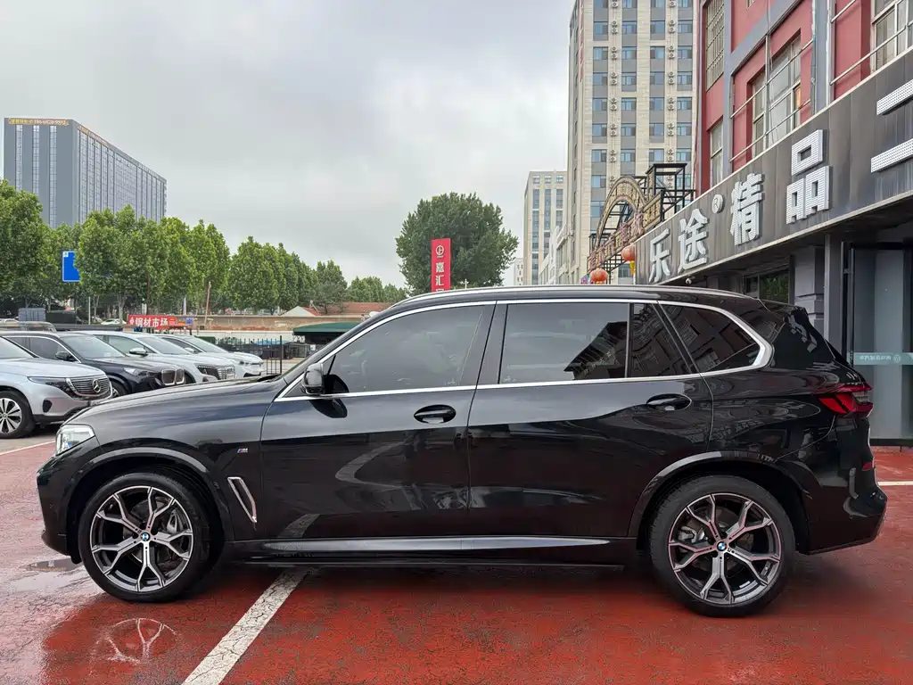 BMW X5 2022 xDrive 40Li M Sport