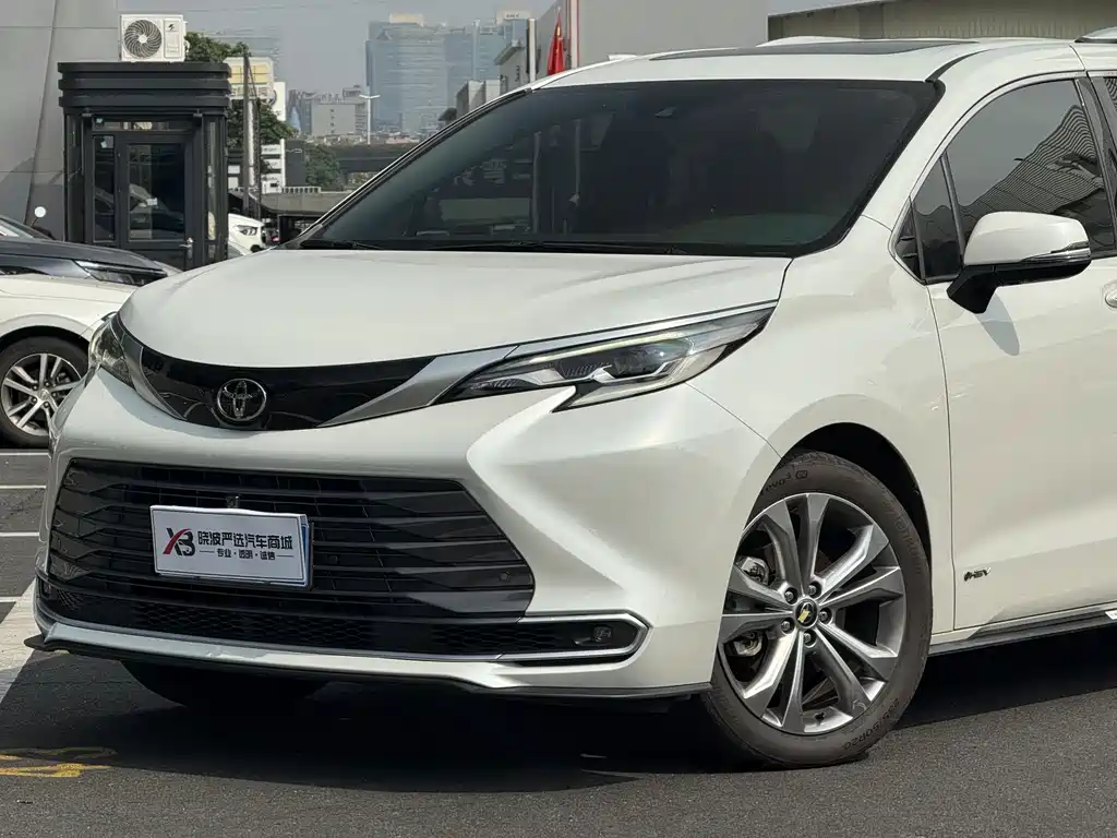 Toyota Sienna — миниатюра 5