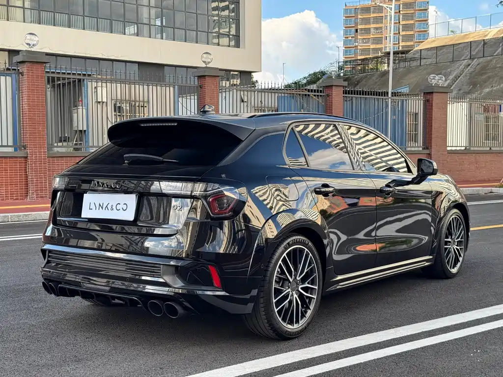 Lynk & Co 02 Hatchback — миниатюра 5