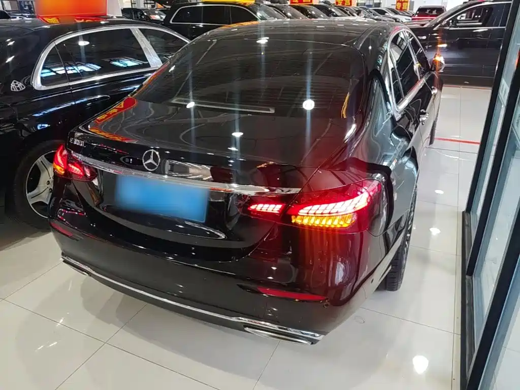 Mercedes-Benz E-Class — миниатюра 7