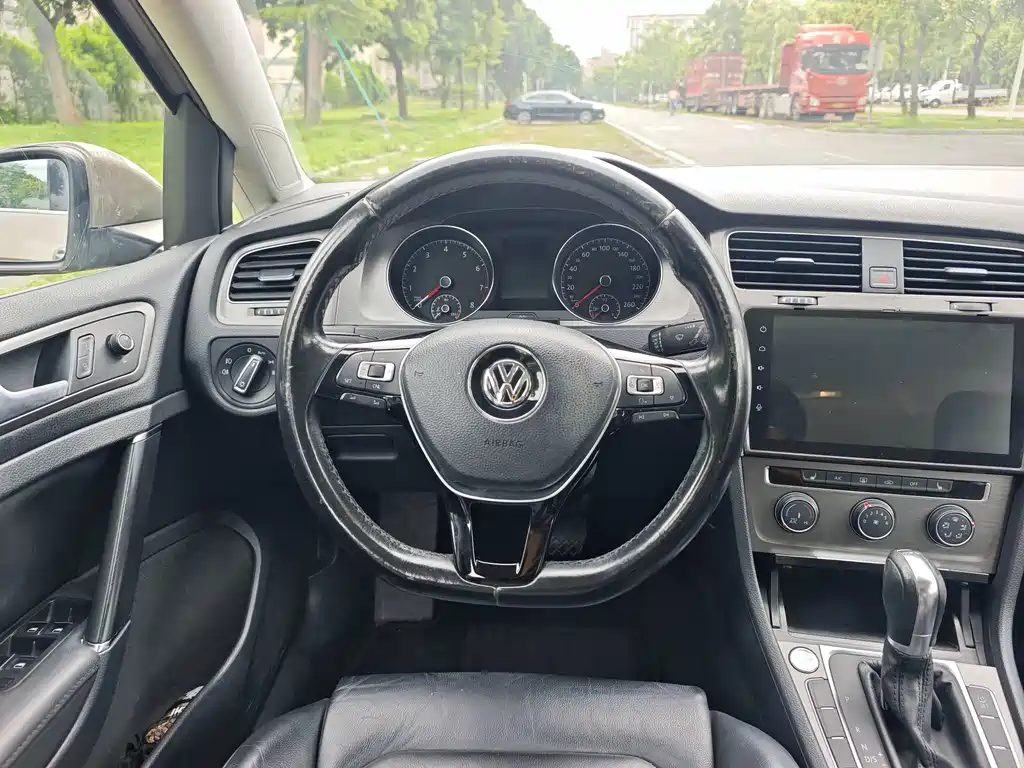 Volkswagen Golf — миниатюра 18