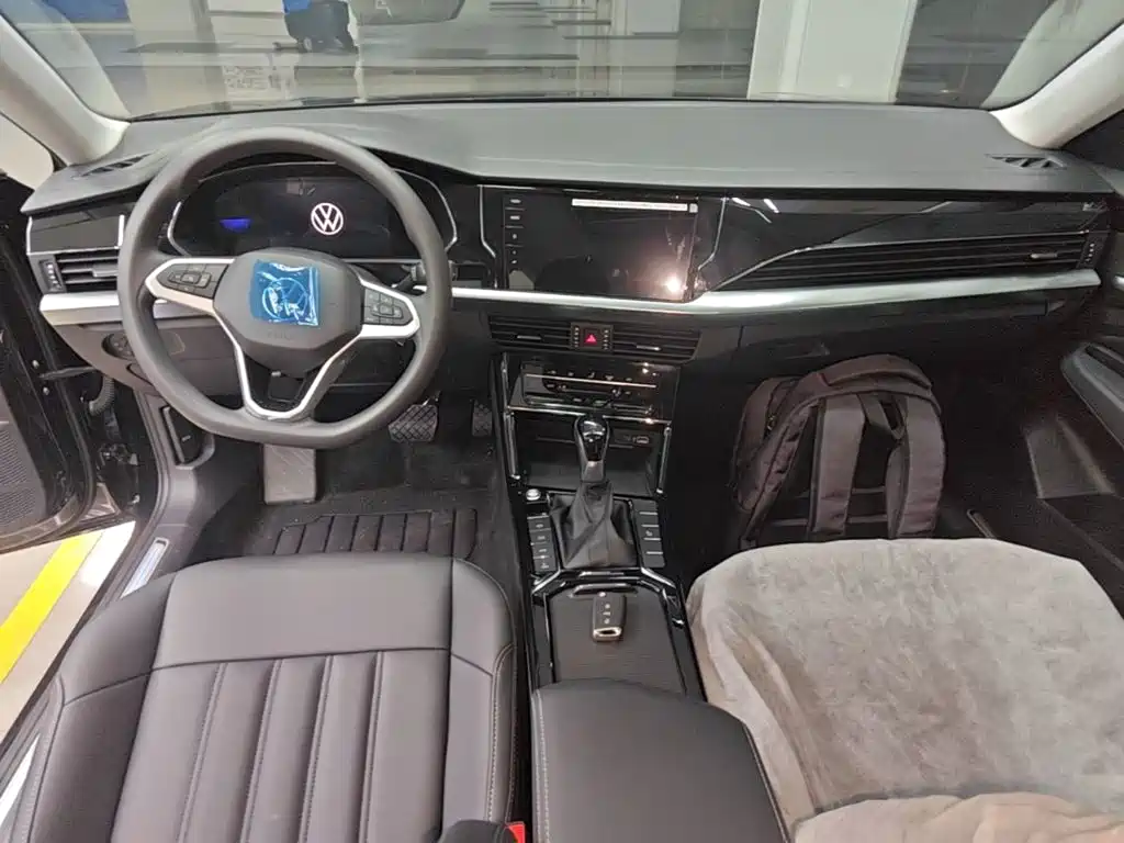 Volkswagen Passat PHEV — миниатюра 10
