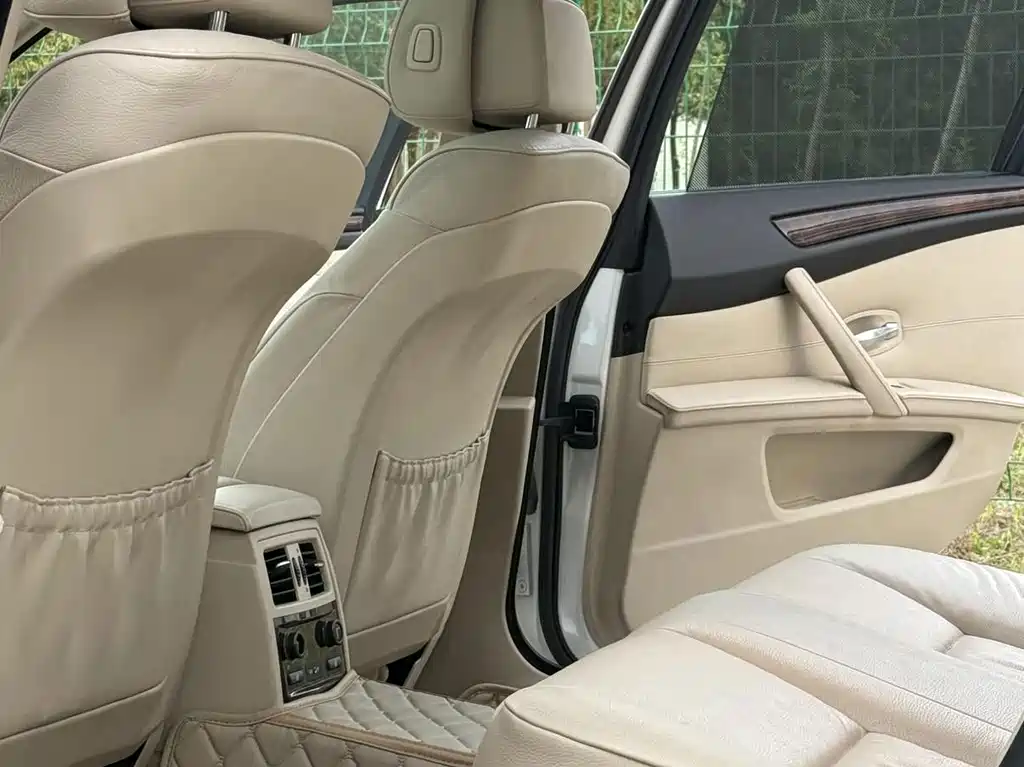 BMW 5 Series — миниатюра 7