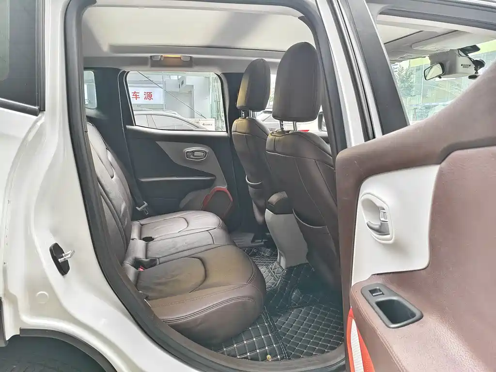 Jeep Renegade — миниатюра 9