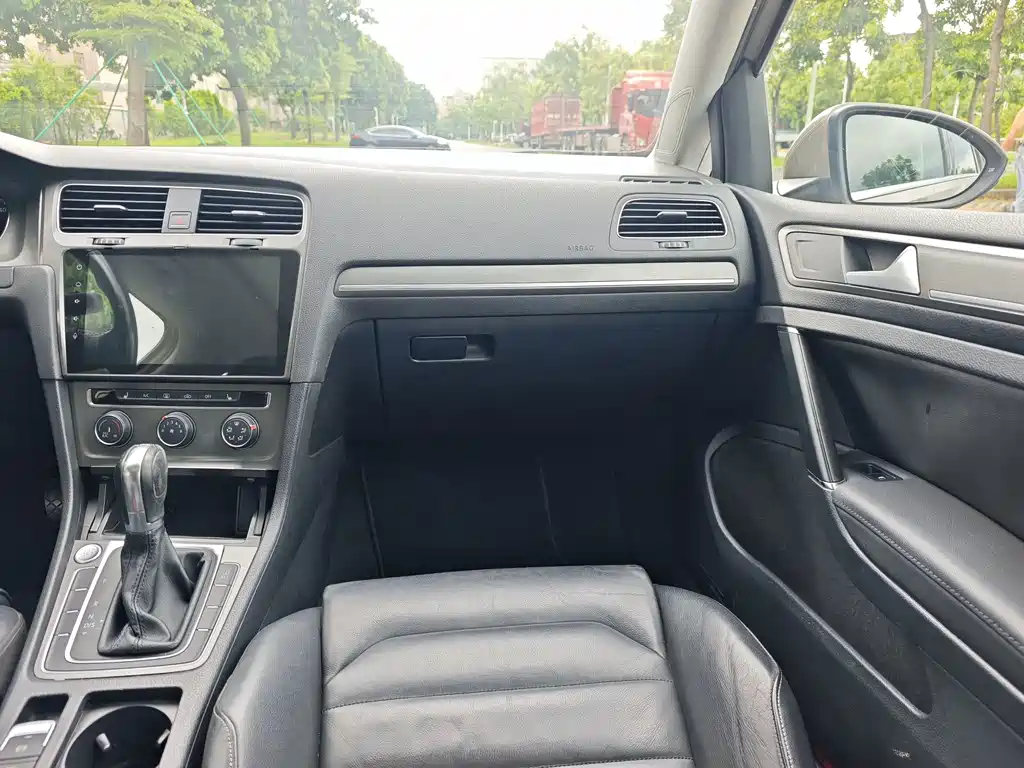 Volkswagen Golf — миниатюра 20