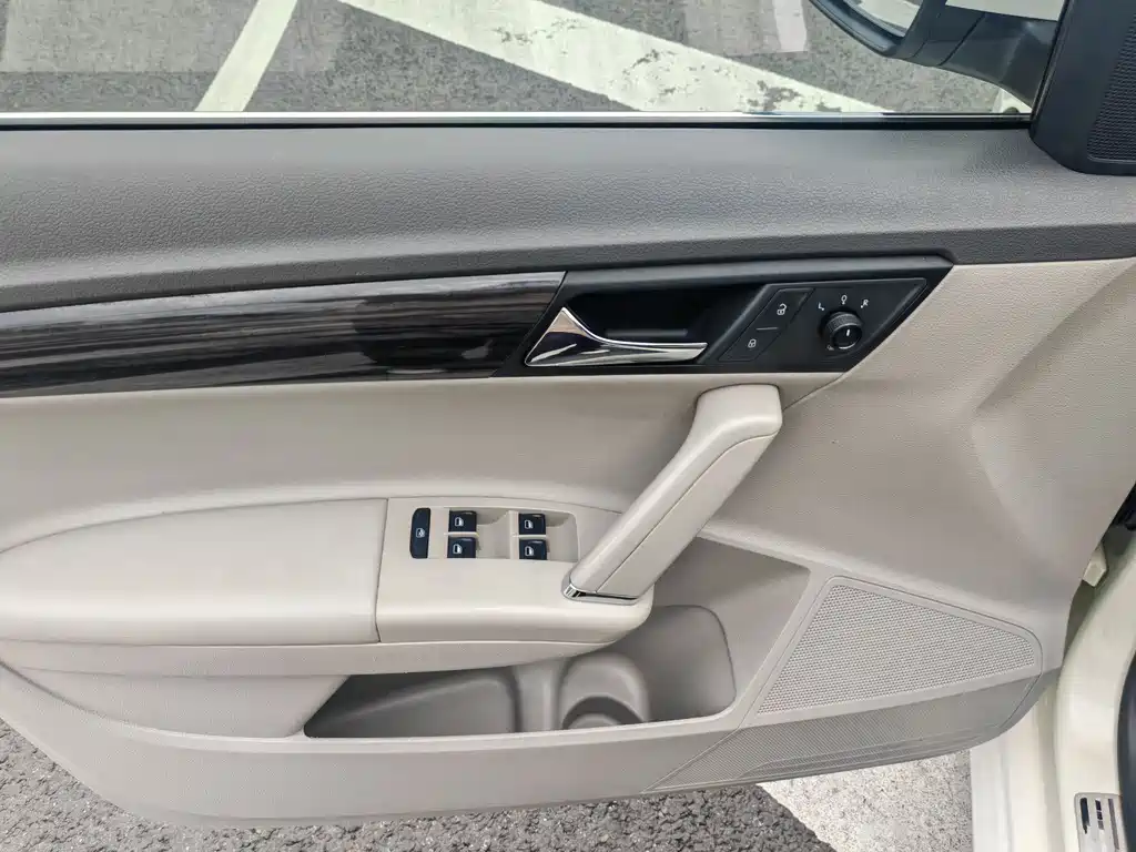 Volkswagen Gran Lavida 2013 1.6L AT Comfort