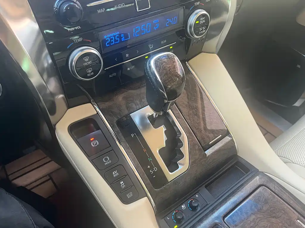 Toyota Alphard — фотографии объявления, Фото 15