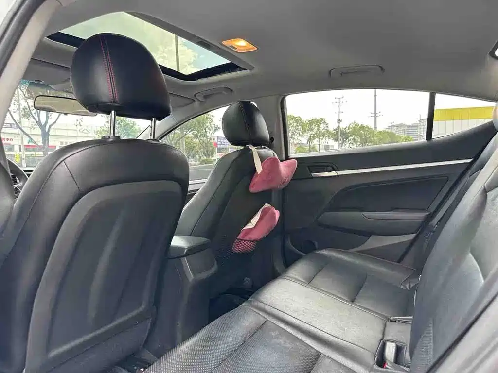 Hyundai Elantra — миниатюра 6